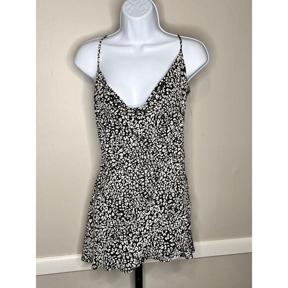 Urban Outfitters Black Cheetah Print Cowl Neck Sleeveless Mini Romper Size Large - Picture 2 of 7